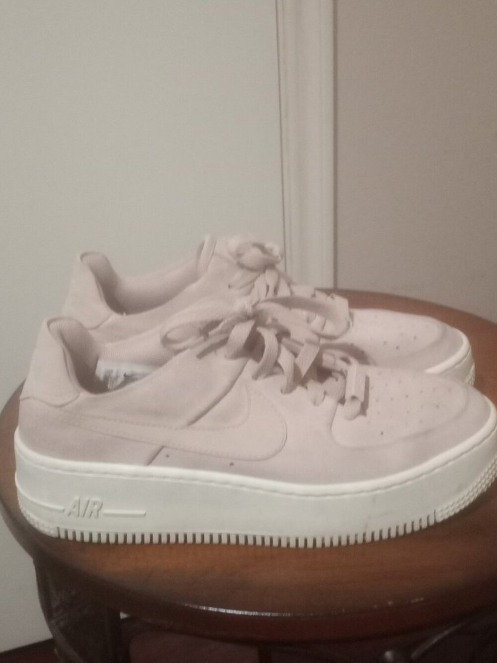 Nike Shoes Women's Size 7 Pink Suede Air Force 1 Pink Low AR5339-201 - Picture 1 of 14